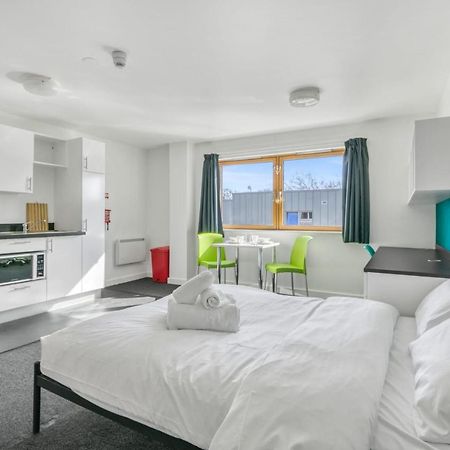 Bright & Central Studio In Luton, Sleeps 2 Luton  Exterior foto