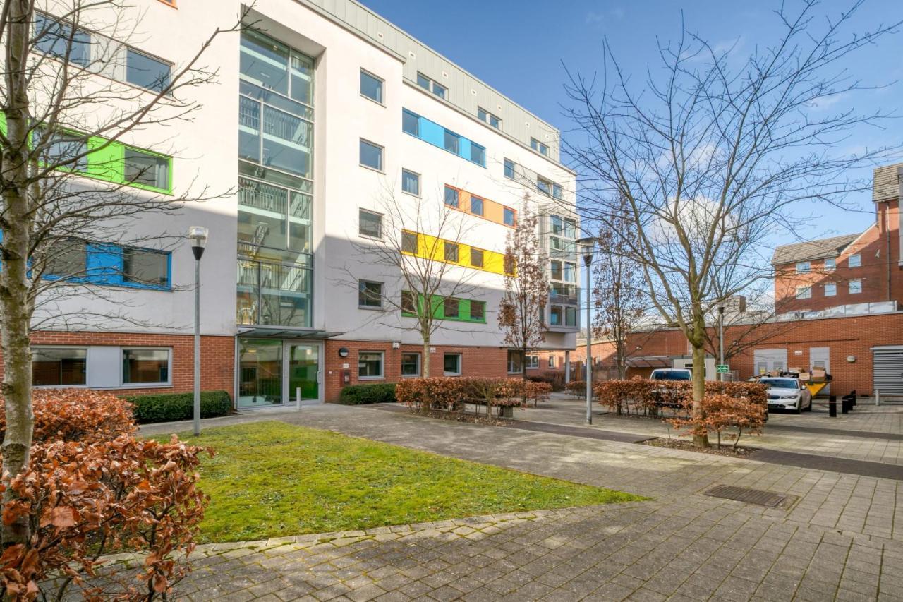 Bright & Central Studio In Luton, Sleeps 2 Luton  Exterior foto